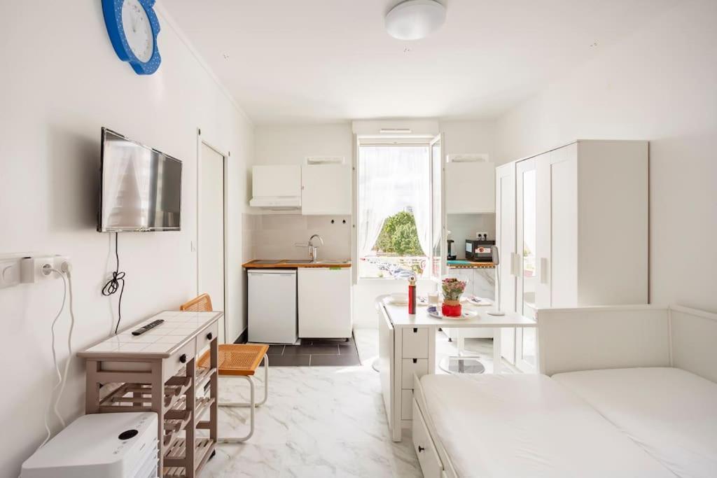 Paris Tourist Apartment, France Stains Eksteriør bilde