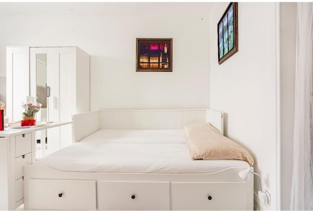 Paris Tourist Apartment, France Stains Eksteriør bilde