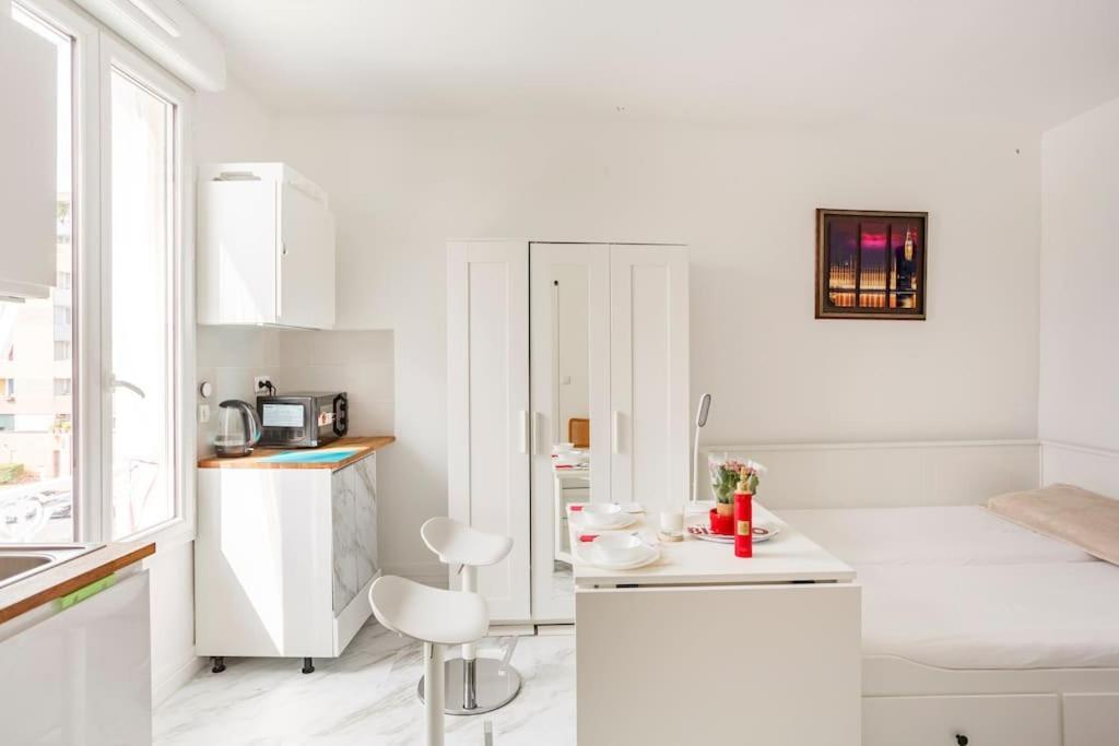 Paris Tourist Apartment, France Stains Eksteriør bilde